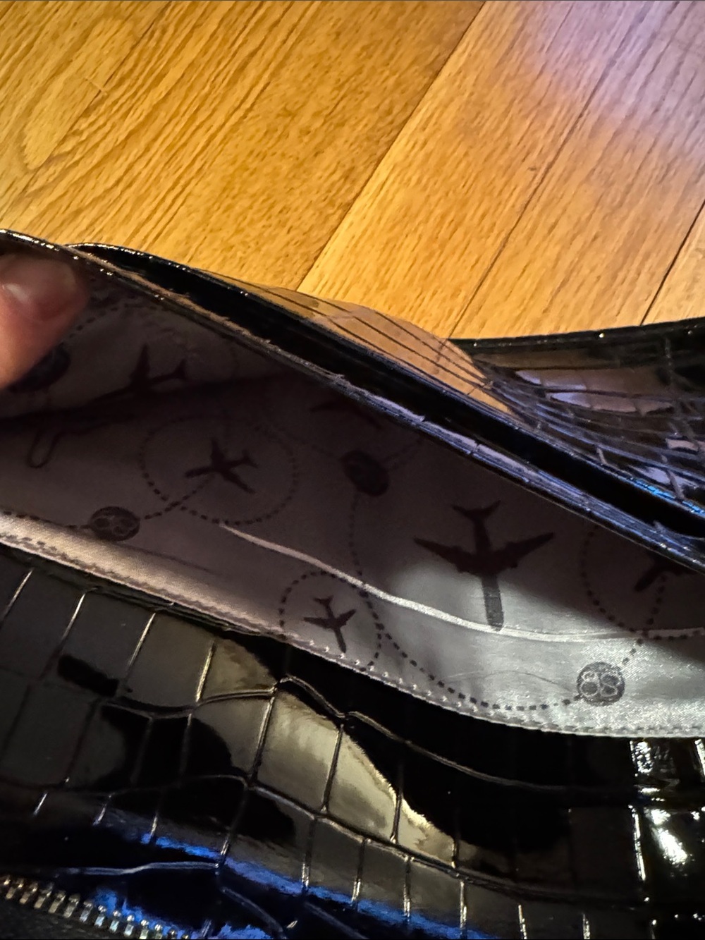 🐷 Samantha Brown Black Croc Embossed Patent Travel Organizer Clutch - Picture 5 of 10